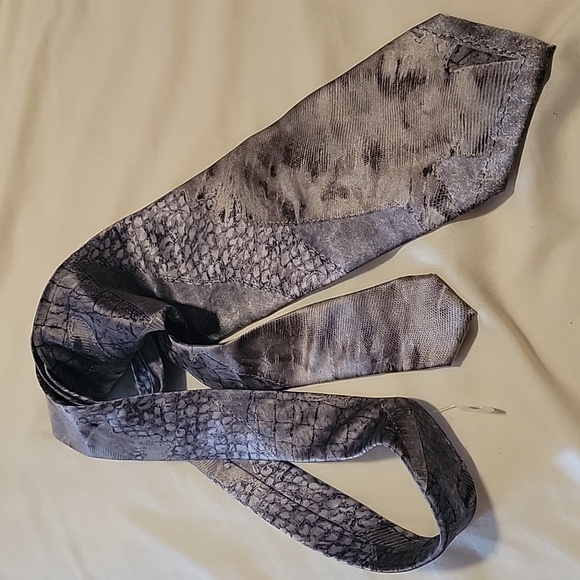 Gianfranco Ferre Vintage 100% Silk Tie - Picture 3 of 7